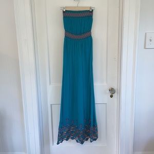 Teal strapless maxi w/beautiful embroidery Sz M